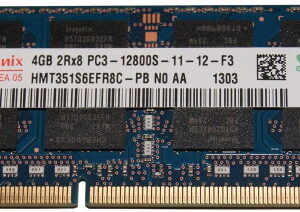 Hynix HMT351S6EFR8C - PB N0 AA - Memoria RAM, modulo SO-DIMM originale da 4 GB, 204 pin, DDR3-1600 (1600 MHz), PC3 - 12800S